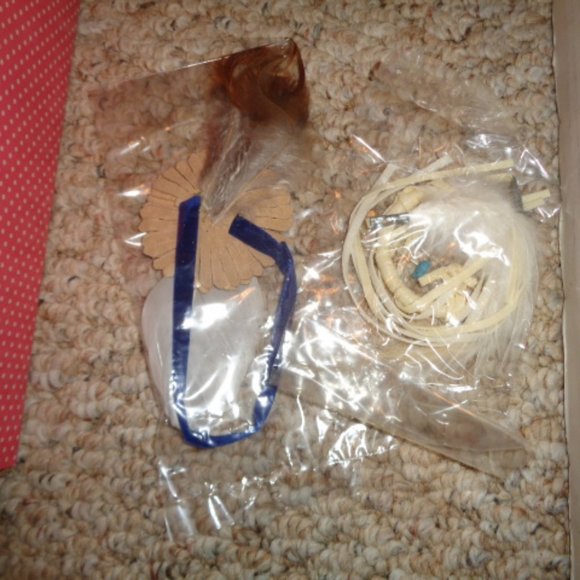 Paradise Galleries "Many Stars" Porcelain Doll - Native Daughters -  New - Picture 5 of 5